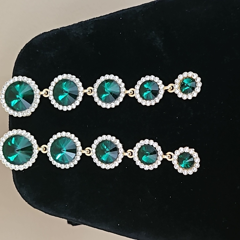 Emerald green 4in long goldtone rhinestone earrings